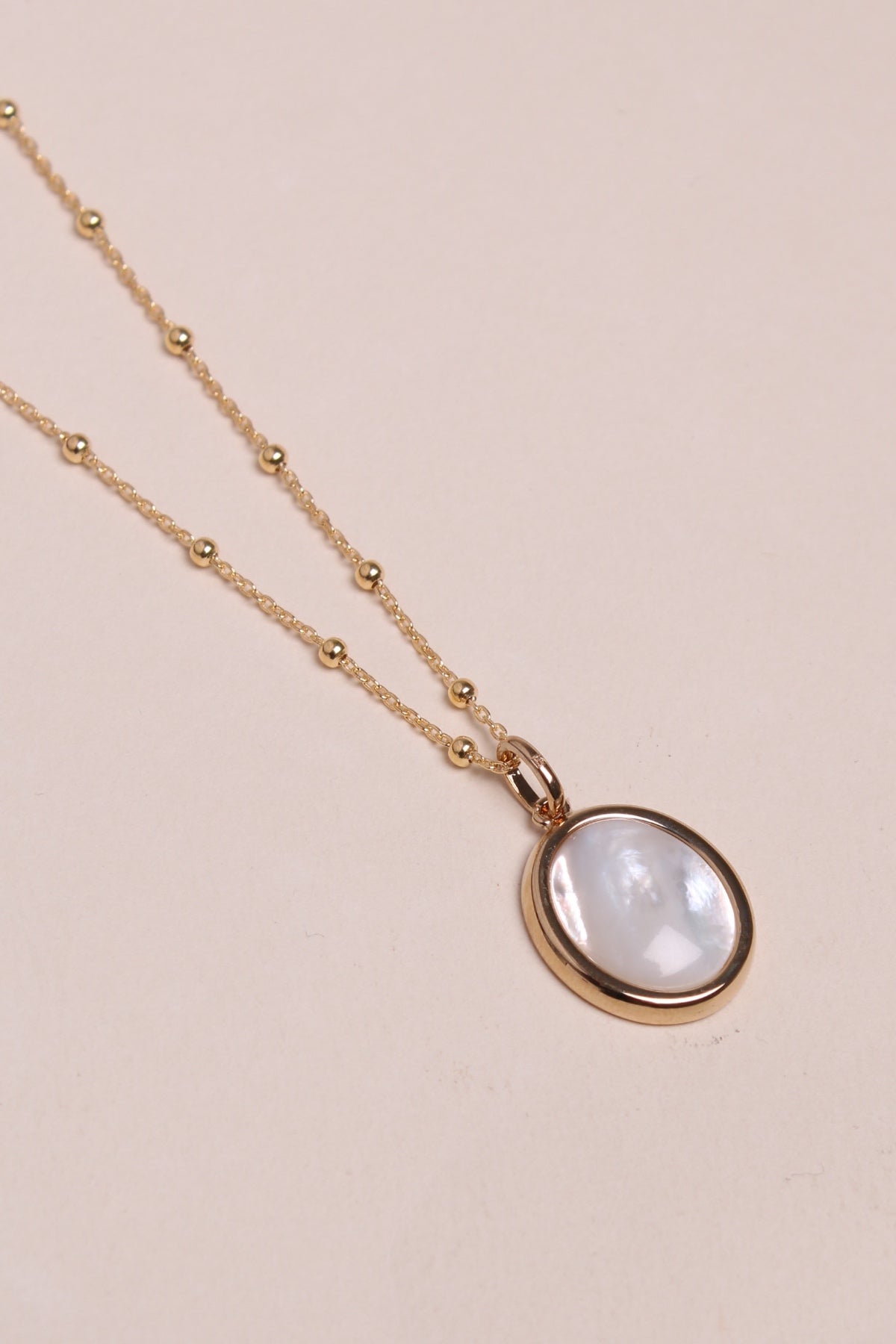 Oval Mother-of-pearl Necklace - waekura