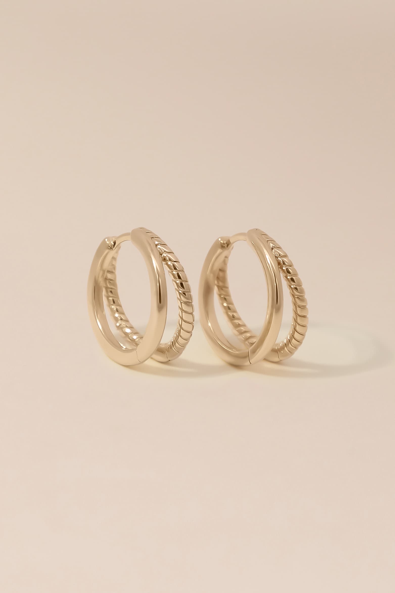 Waekura - Gold plated jewelry. Des bijoux dorés modernes et féminins