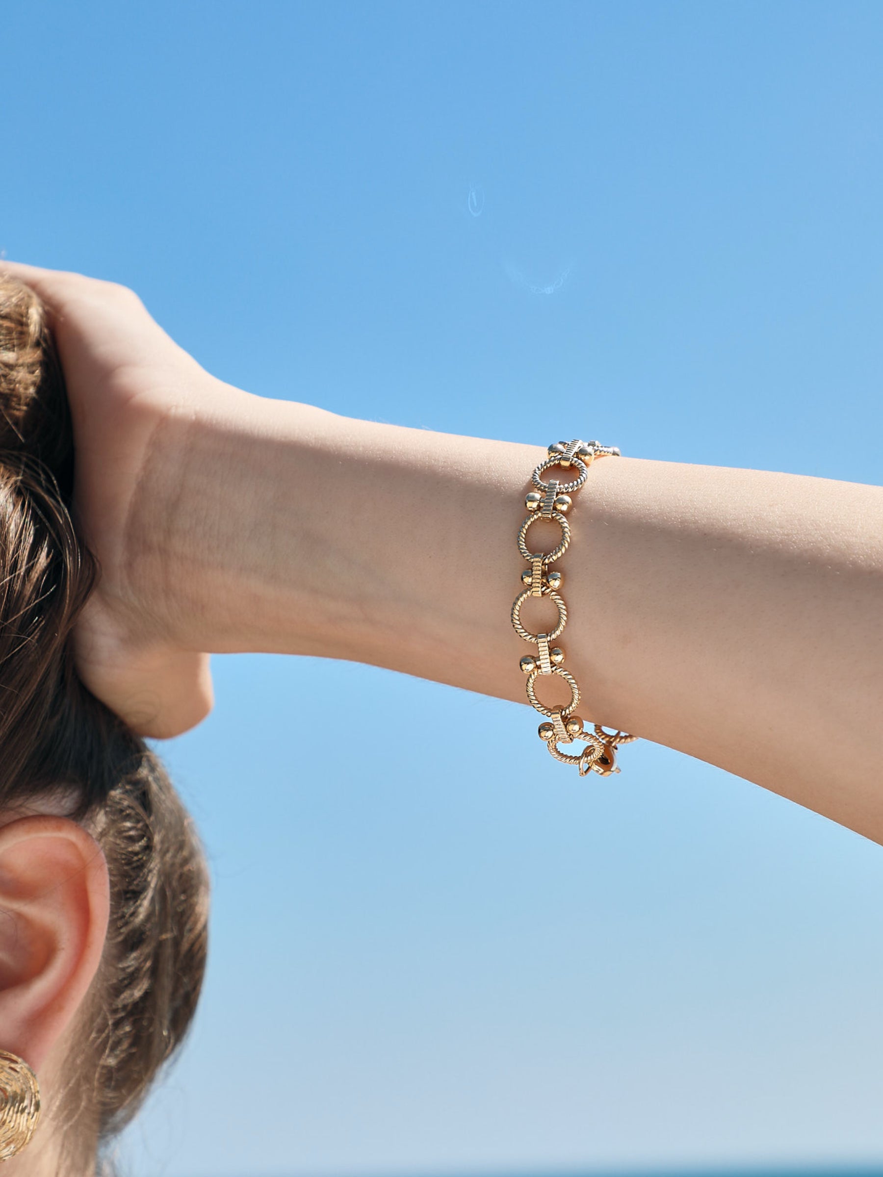 Waekura - Gold plated jewelry. Des bijoux dorés modernes et féminins