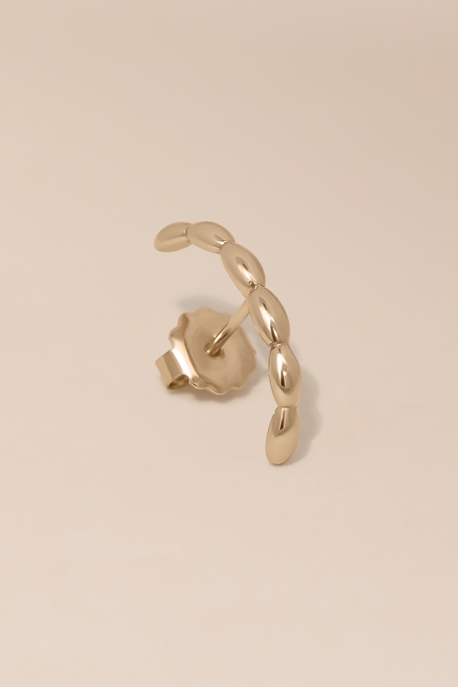 Waekura - Gold plated jewelry. Des bijoux dorés modernes et féminins