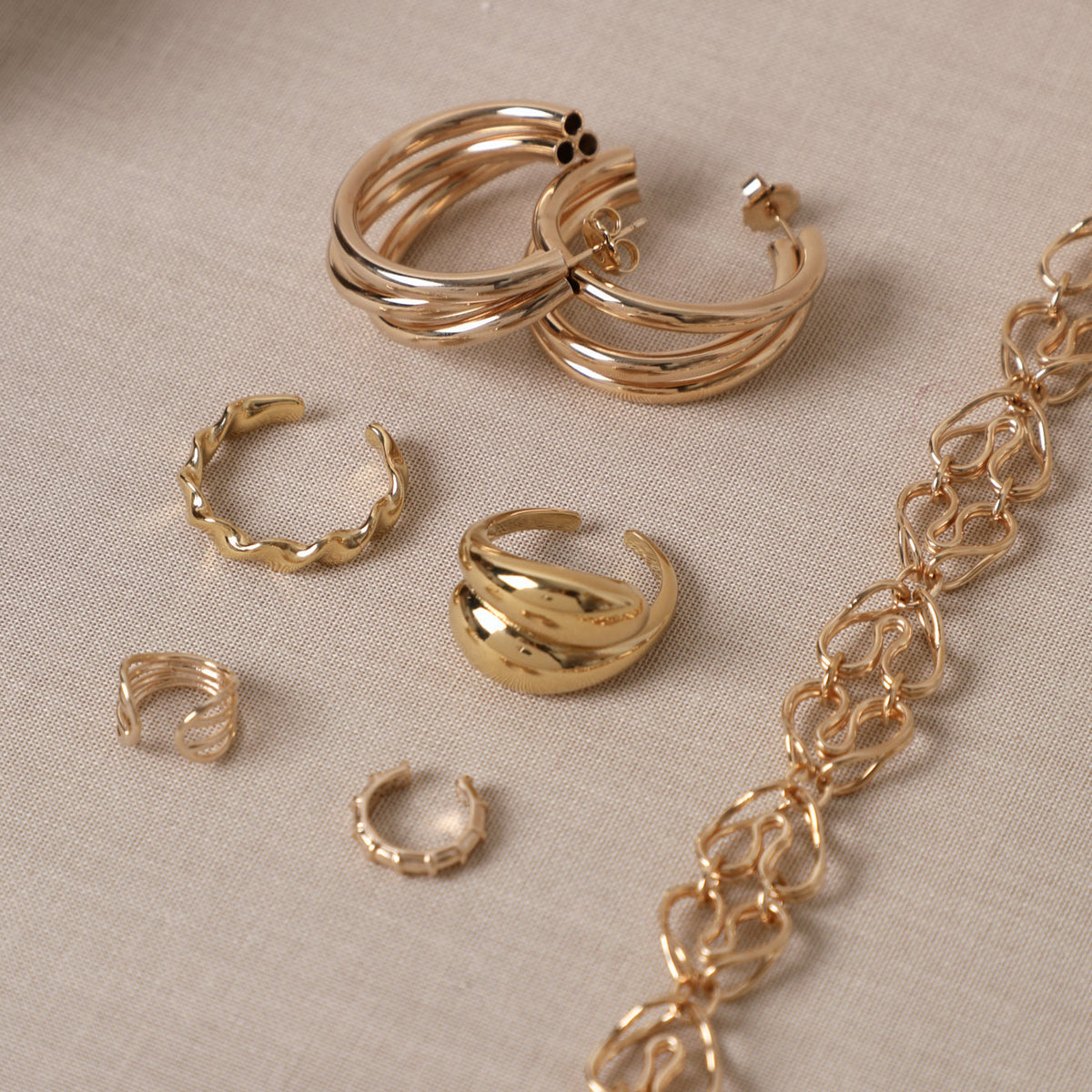 Waekura - Gold plated jewelry. Des bijoux dorés modernes et féminins